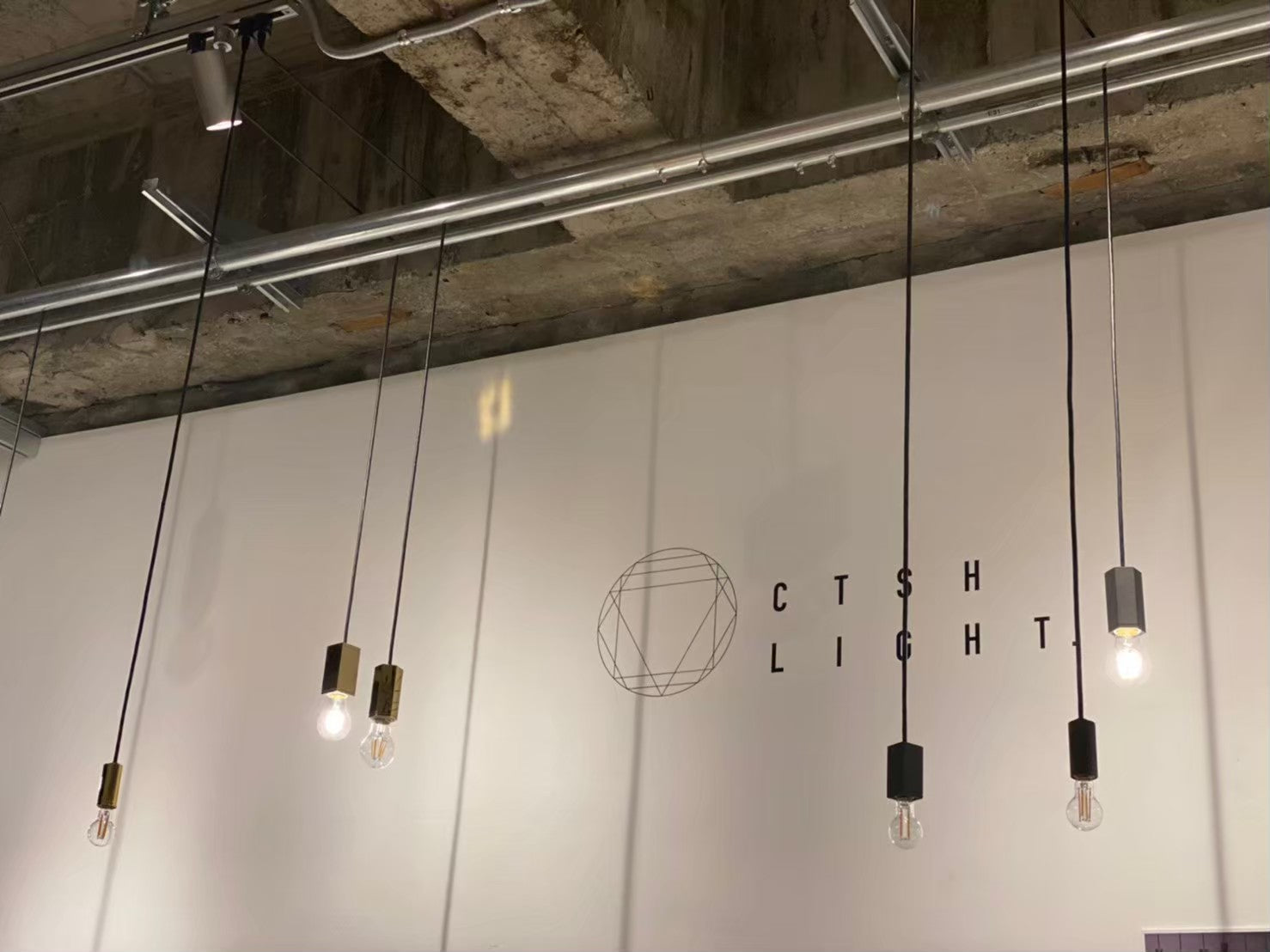 CTSH LIGHT.とは｜金属の美しさと光の心地よさを届ける照明ブランド