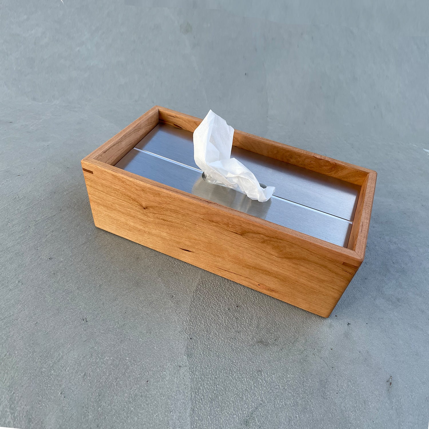 ティッシュボックス ：Wood（チェリー材）× アルミ